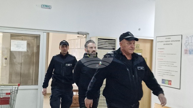 За втори път съдът в Пловдив отстрани адвокат Васил Попов, който беше особен представител на малтретираното дете Адриан