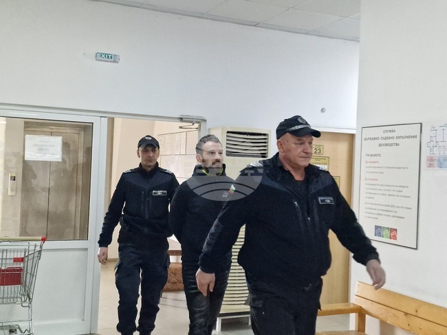 За втори път съдът в Пловдив отстрани адвокат Васил Попов, който беше особен представител на малтретираното дете Адриан