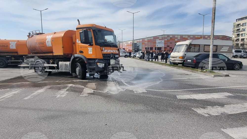 Пловдив - улици - пролетно миене