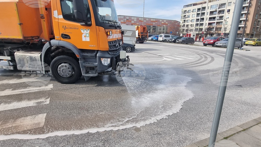 Пловдив - улици - пролетно миене