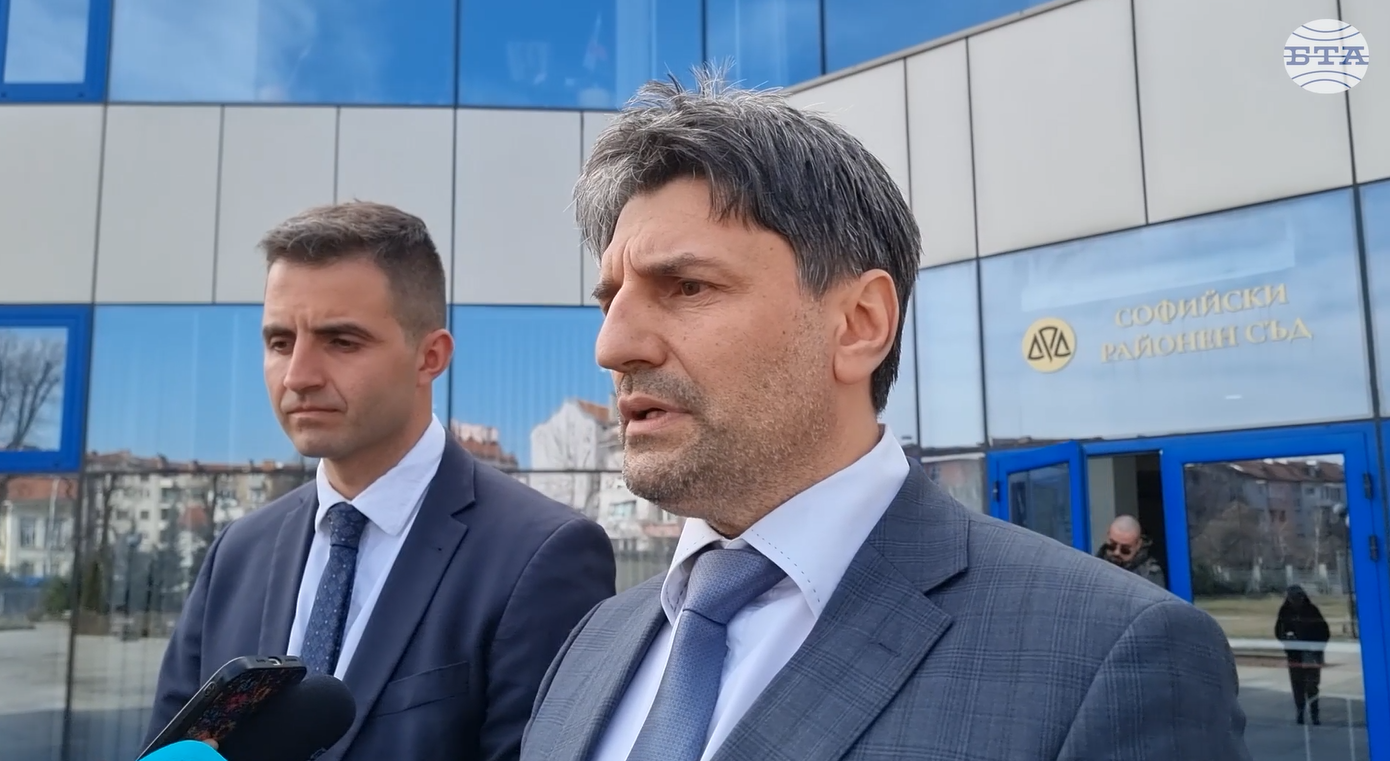 Двама мъже са задържани и са с повдигнати обвинения за престъпно сдружение с цел изготвяне на неистински лични документи