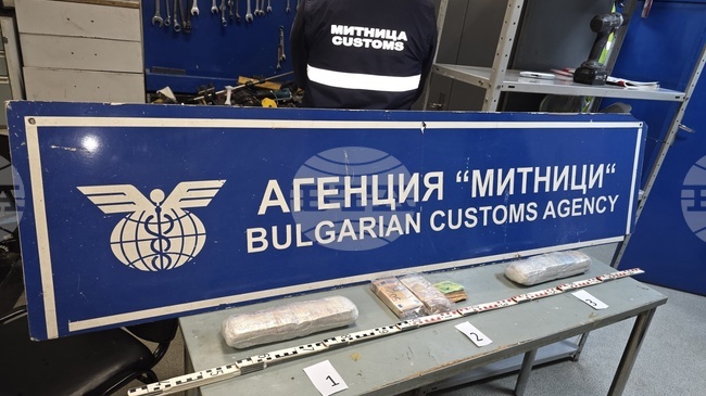 Турски шофьор на камион е арестуван в Русе след опит да пренесе 103 800 недекларирани евро
