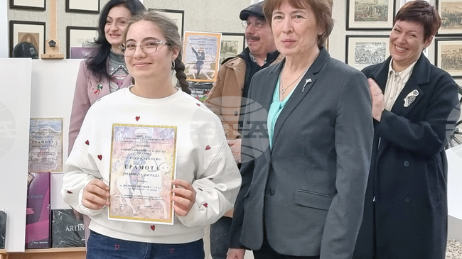 В Плевен наградиха отличените участници в националния конкурс за детска рисунка „Освобождението“