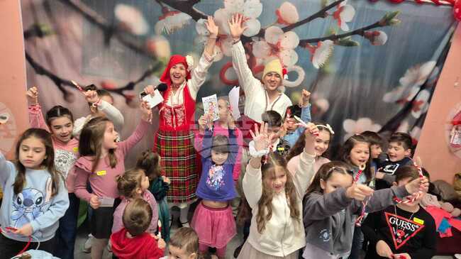 Близо 100 деца се включиха в инициативите на кукления театър в Сливен по случай 1 март