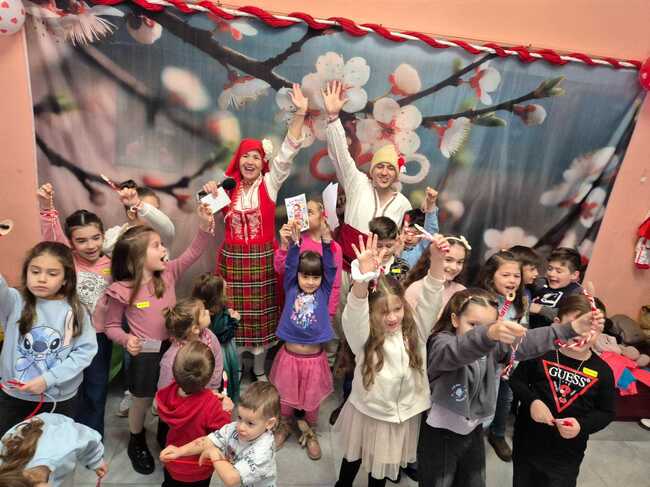 Близо 100 деца се включиха в инициативите на кукления театър в Сливен по случай 1 март