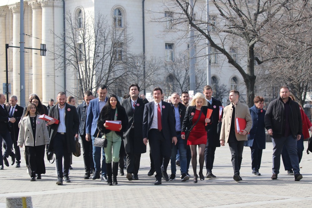 Крум Зарков при регистрацията в ЦИК: На тези избори целта ни е да внесем една нова вълна от солидарност, справедливост и мир