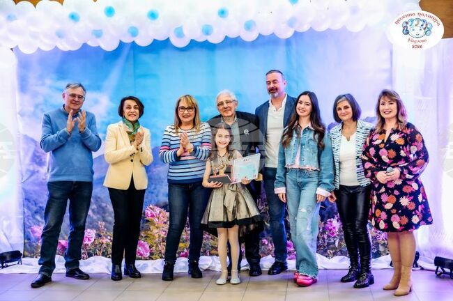 Деветгодишната Мирела Митева от Пловдив получи голямата награда на XII Националeн конкурс за млади изпълнители „Песенна палитра“ Карлово 2026