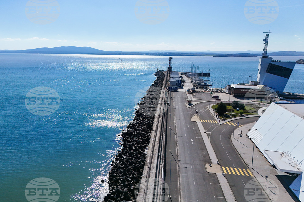 Бургас - вълнолом - ремонт