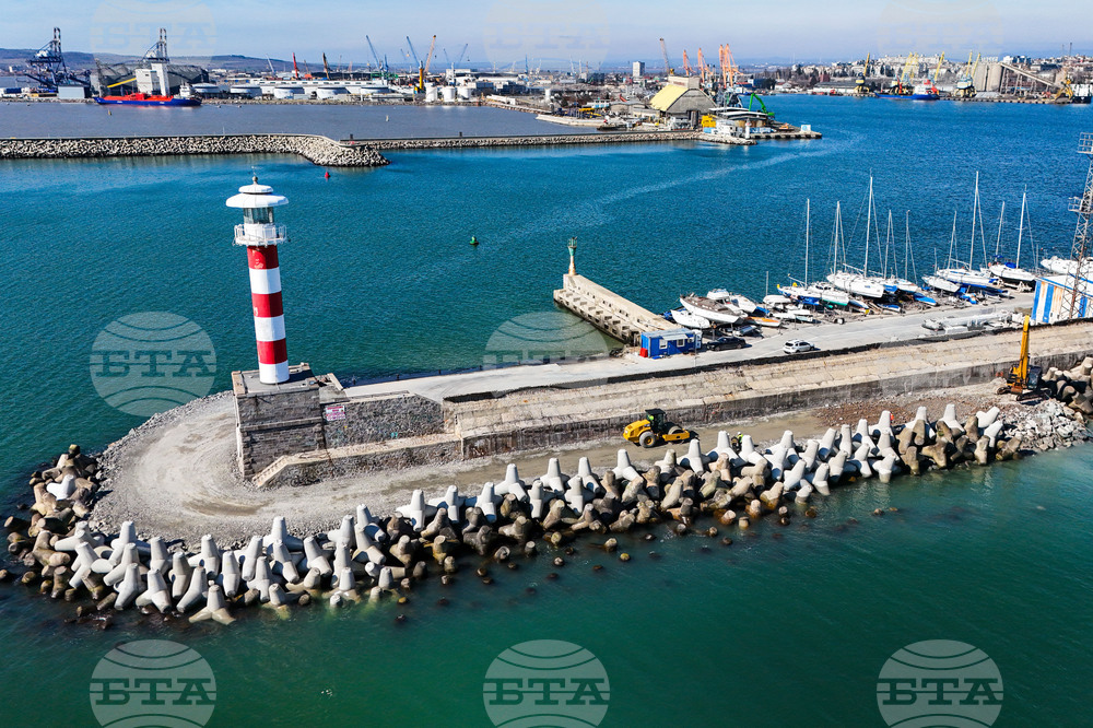 Бургас - вълнолом - ремонт