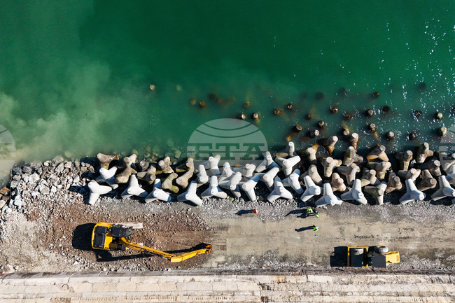 Бургас - вълнолом - ремонт