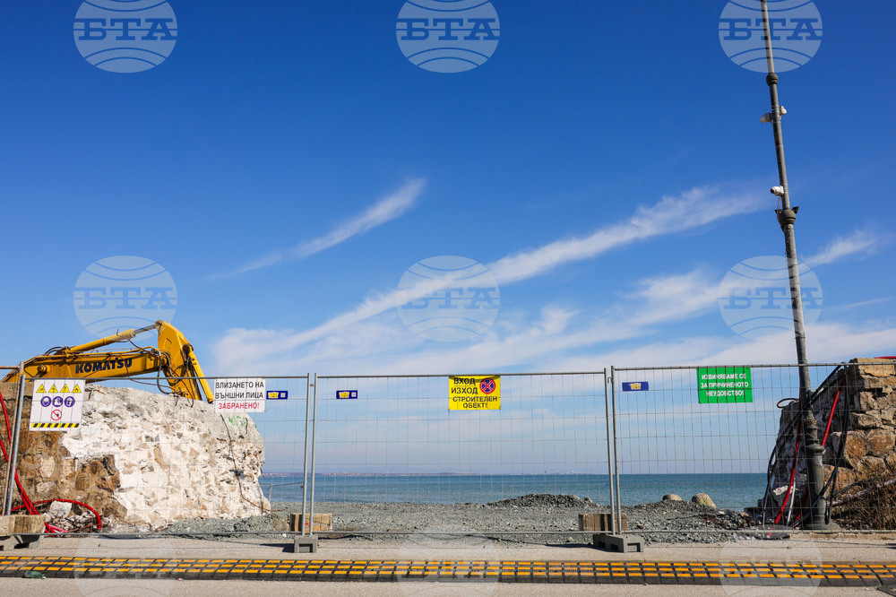 Бургас - вълнолом - ремонт