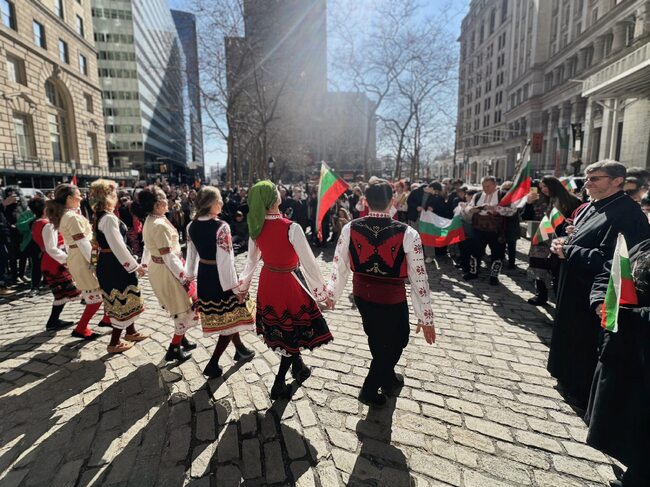 Българската общност в Ню Йорк отбеляза Деня на Освобождението на площада при „Бика на Уолстрийт“