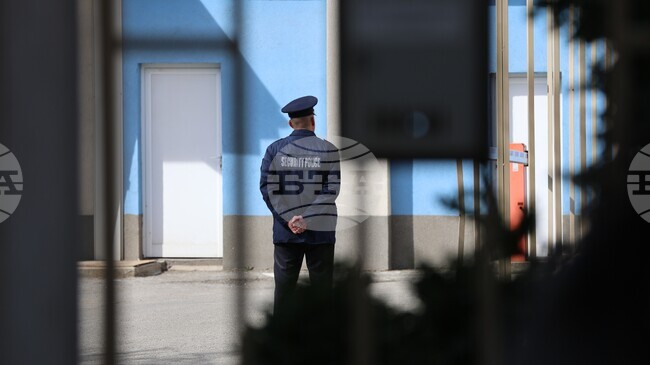 МВР отбелязва Международния ден в памет на загиналите служители на реда с поднасяне на венци пред полицейския паметник