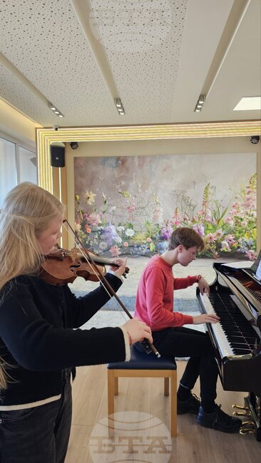 Музиканти от Косово и България отправят послание за световен мир с концерт в Петрич