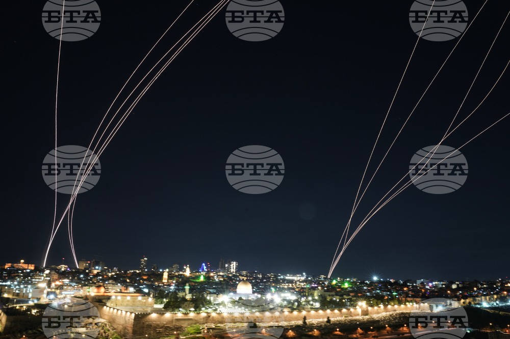 Нови експлозии отекнаха в Йерусалим днес; предупредителните сирени се задействаха също в Тел Авив и Хайфа