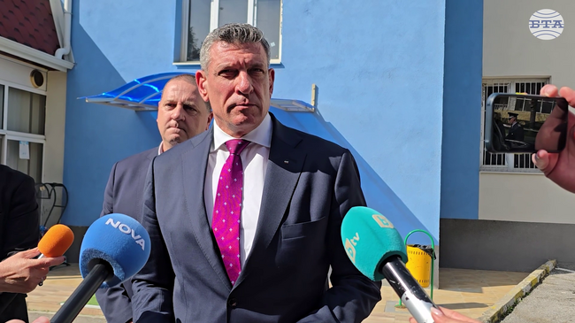 Новият директор на полицията в Благоевград Илия Тупаров беше представен пред състава