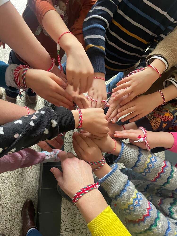 Възпитаници на училище „Пейо Яворов“ в Брюксел правиха и си разменяха мартеници