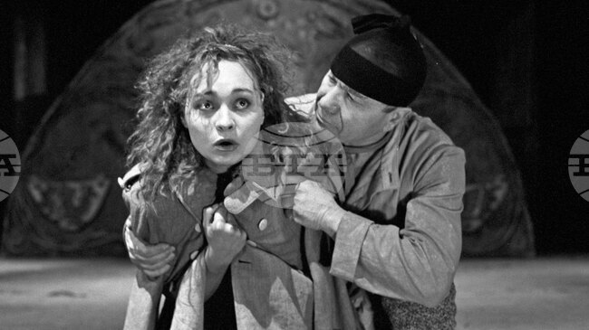 Аз съм много благодарна на театъра, че ме направи по-свободен човек, казва днешният рожденик Ана Вълчанова