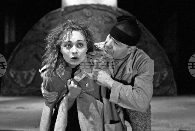 Аз съм много благодарна на театъра, че ме направи по-свободен човек, казва днешният рожденик Ана Вълчанова