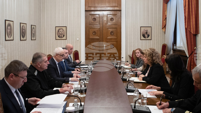 Президентът Йотова се срещна със службите за сигурност за конфликта в Близкия изток, няма преки рискове за сигурността ни е основният извод 