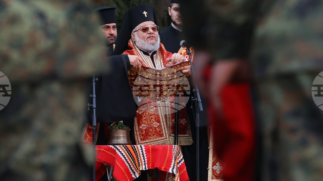 Трети март е ден, роден от вярата, търпението и мъченичеството на безброй човешки сърца, каза на връх Шипка Старозагорският митрополит Киприан