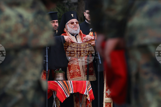 Трети март е ден, роден от вярата, търпението и мъченичеството на безброй човешки сърца, каза на връх Шипка Старозагорският митрополит Киприан