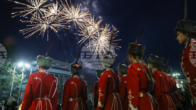 С водосвет за здраве и благополучие и с тържествена заря-проверка започнаха в Казанлък честванията на националния празник на България