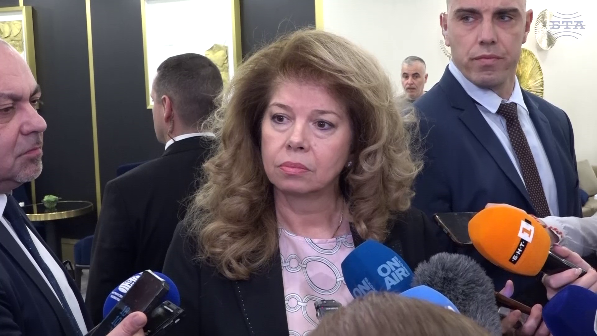 Трябва да се седне на масата за преговори, няма как да се реши с военни действия, заяви президентът Илияна Йотова за конфликта в Близкия изток