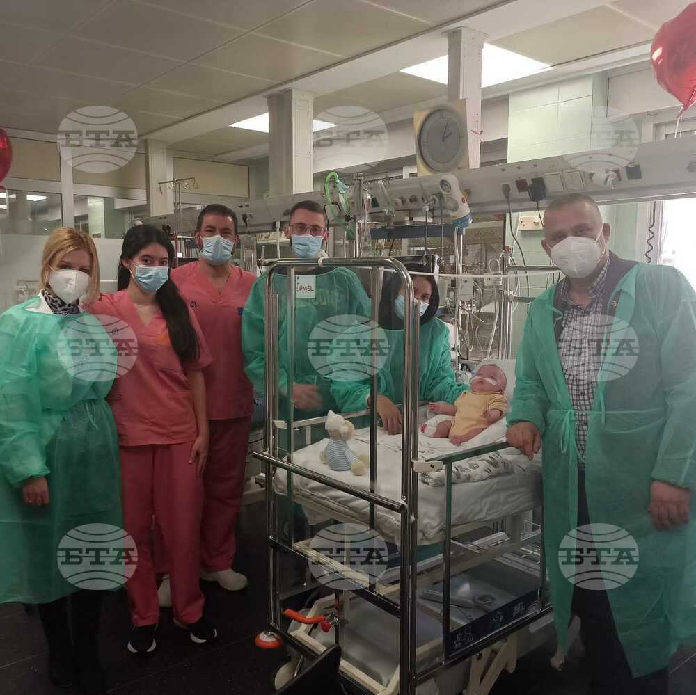 Български дипломати във Валенсия помогнаха на 4-месечно бебе