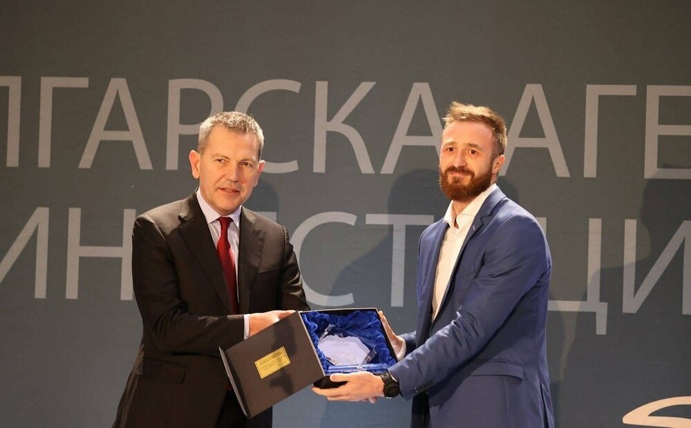Министър Георги Тодоров връчи отличието за успешен стартъп на церемонията „Инвеститор на годината“ 
