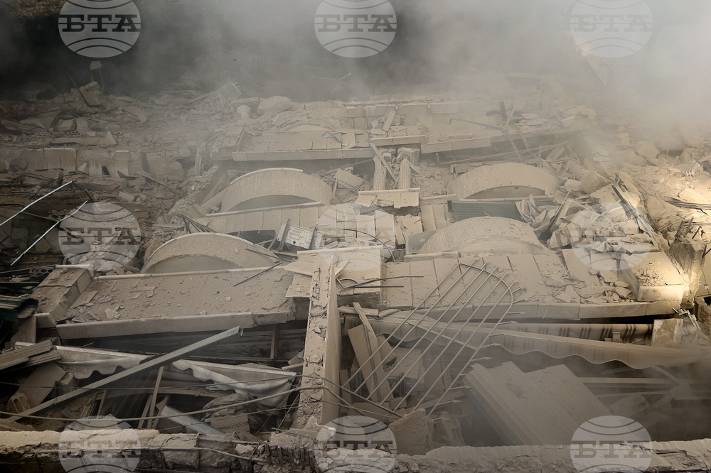 Израелската армия е упълномощена да превзема позиции в Ливан, заяви израелският министър на отбраната; ливанските сили напуснаха поне 7 поста