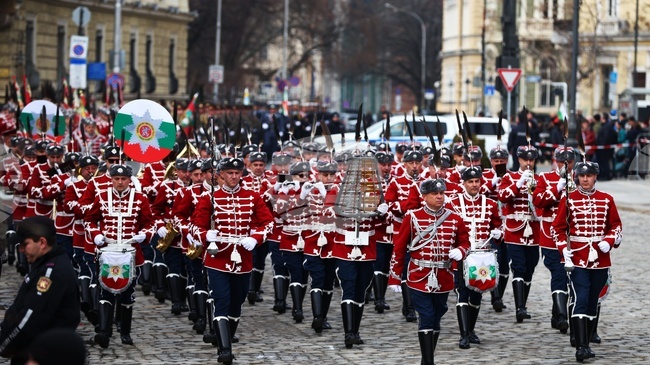 Националното знаме бе издигнато пред Паметника на Незнайния воин в София по случай 148 години от Освобождението