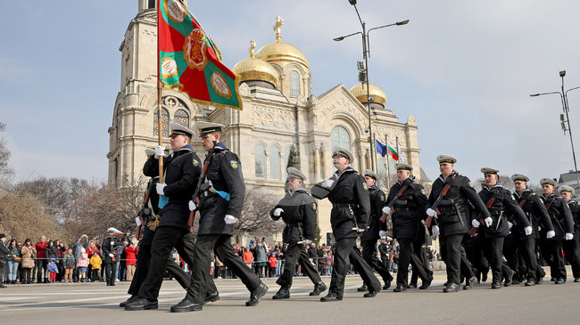 С военен ритуал, празнично шествие и концерт Варна чества Трети март