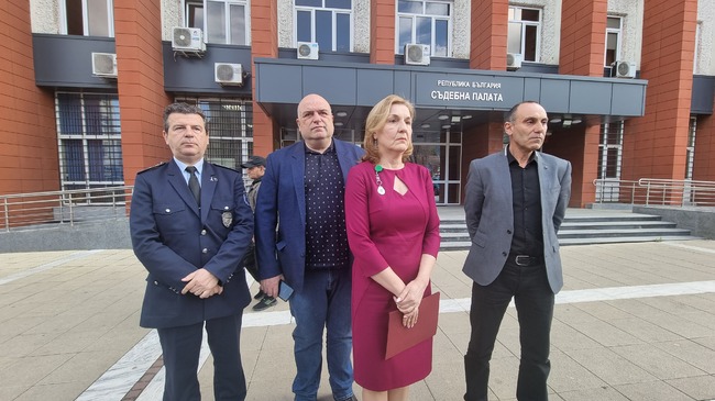Намерени са вещи и особени белези, които дават основание да се предположи, че намереното тяло край Перник е на Емил Боев