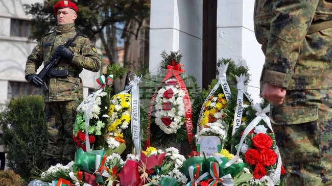 Ямбол отбеляза Трети март с тържествен военен ритуал, шествие и поклонение пред загиналите за свободата на България