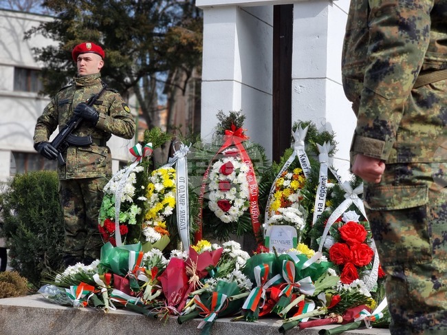 Ямбол отбеляза Трети март с тържествен военен ритуал, шествие и поклонение пред загиналите за свободата на България