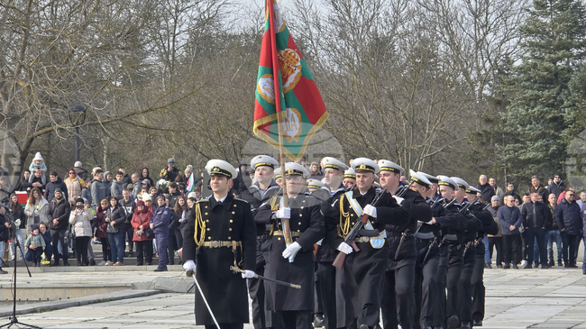 С панихида, военен ритуал, шествие и поднасяне на венци и цветя Добрич отбеляза 148 г. от Освобождението на България