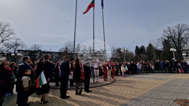 С тържествено честване в Перник и областта беше отбелязан Трети март