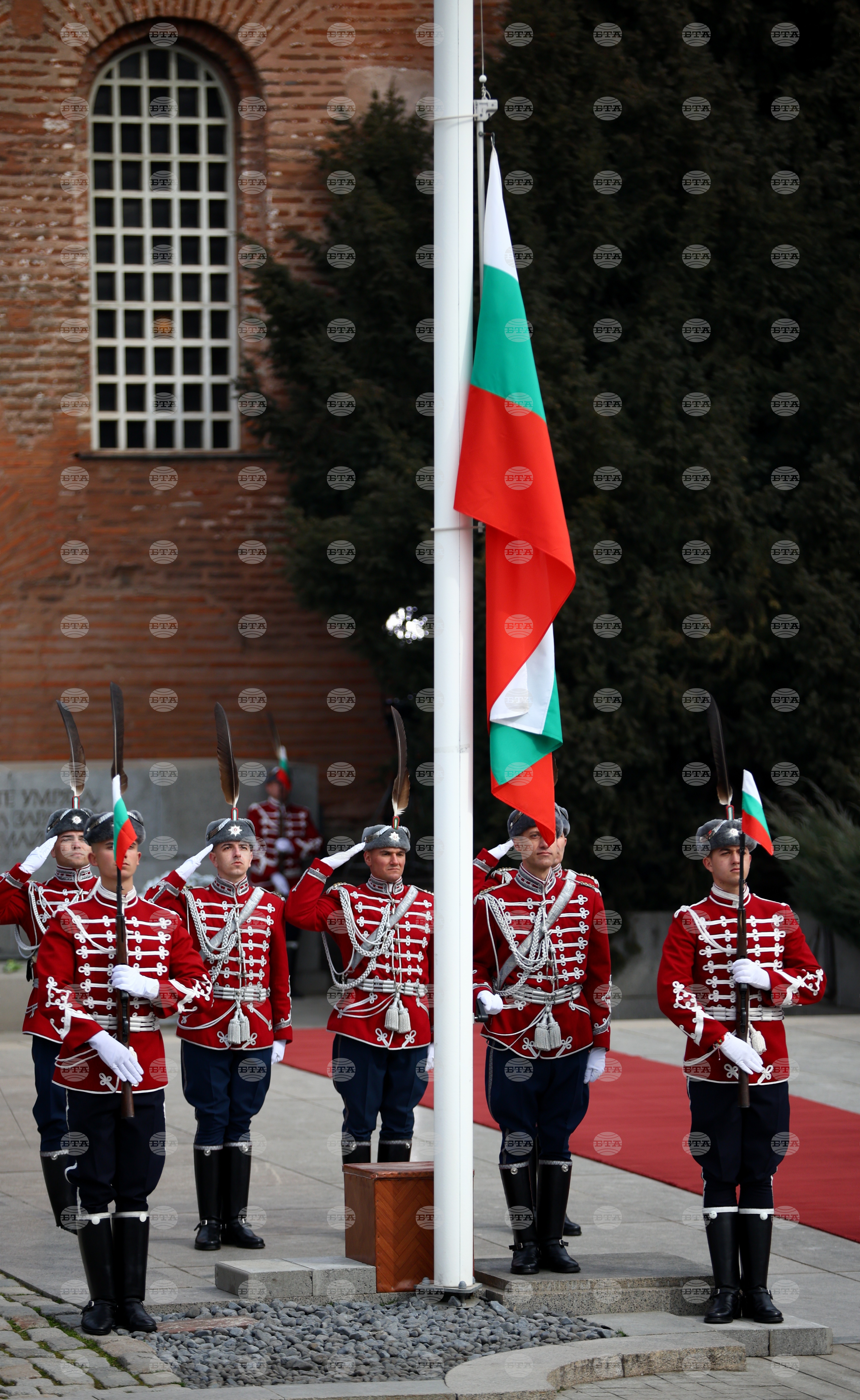 Издигане на националното знаме на България - церемония