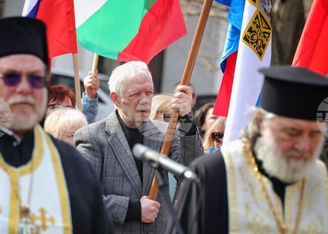 В Бургас отдадоха почит на героите от Освободителната война пред Паметника на руските освободители