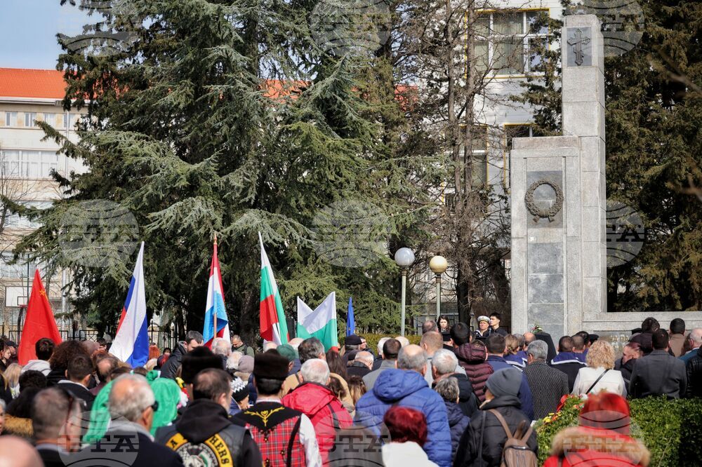 Бургас - Паметник на загиналите в Руско-турската освободителна война - почит