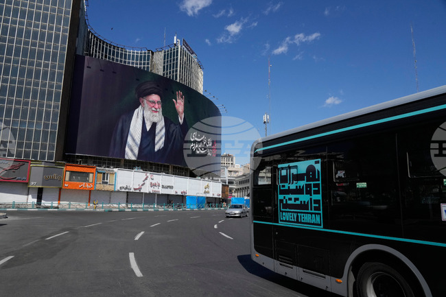 Погребалната церемония за аятолах Хаменей беше отложена, съобщи иранската държавна телевизия