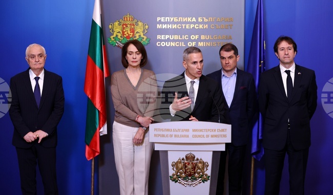 Сигурността е приоритет при евакуацията на българите от Близкия изток, заяви служебният министър-председател Андрей Гюров