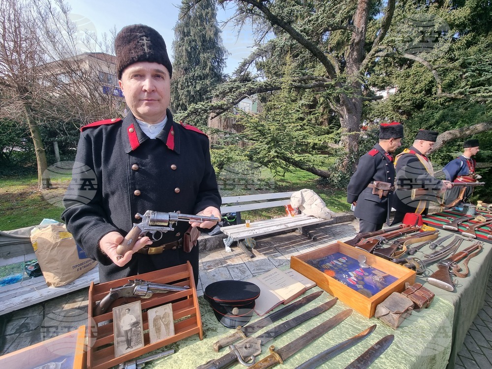 Оръжия и артефакти от Руско-турската освободителна война показаха в открита експозиция членове на клуб "Традиция" във Велико Търново