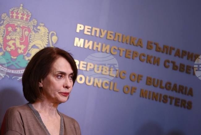 На този етап няма непосредствена опасност за България, има косвена, каза служебният министър на външните работи Надежда Нейнски
