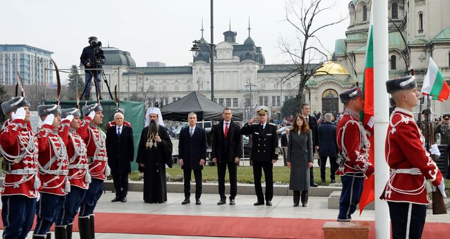 Министерство на отбраната: С военни ритуали в цялата страна честваме Националния празник и 148 г. от Освобождението на България