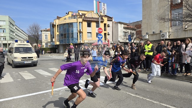 В Сливен 160 ученици се включиха в 61-вата щафета „Освободител“, посветена на Трети март