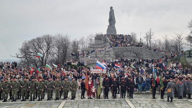 На хълма на освободителите Пловдив тържествено чества националния празник