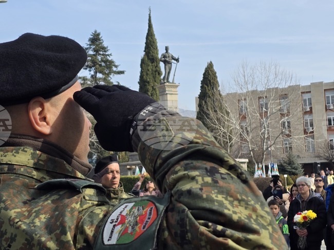 В Сливен отбелязаха Трети март с тържествена церемония, молебен и щафетата „Освободител“