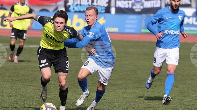 Спартак 1918 Варна победи Монтана с гол в последната минута, домакините завършиха мача с 10 души